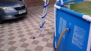 Не смотрите как с помощью Белизны и Зеленки осветить воду в бассейне.