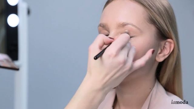 LamodaTV #5 Как сделать романтичный макияж? смотреть онлайн