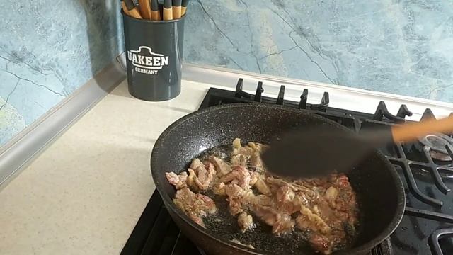 Горячий салат с баклажанами. Iftorlik uchun tez va to'yimli salat смотреть онлайн