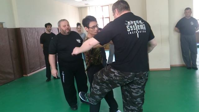 Остановка ударом -)) Товарищ из Китая пробует смотреть онлайн
