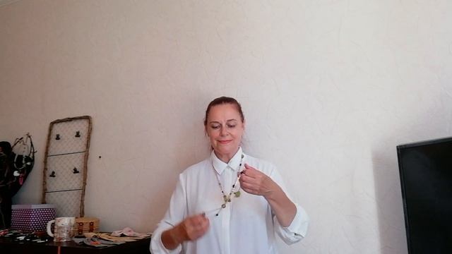 Работа над украшениями в разной технике... смотреть онлайн