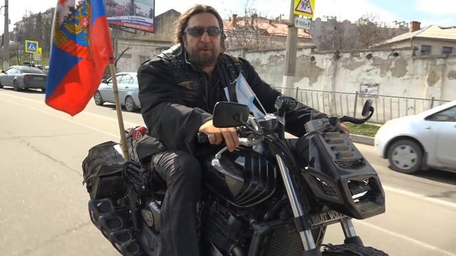 Такого вы точно не видели! Русские мотоциклисты, Хирург и улицы солнечного Севастополя смотреть онлайн