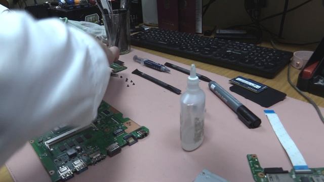 Обслуживание + небольшая прокачка + микротест ноутбука: ASUS X555L (90NB0622-M03700). Выпуск 254. смотреть онлайн