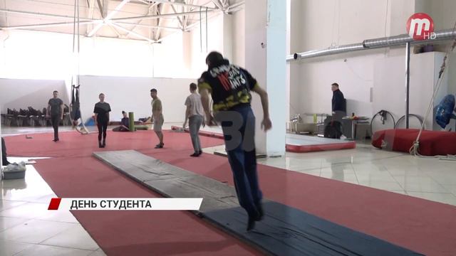 Студенты колледжа искусств им. Чайковского работают в цирке смотреть онлайн