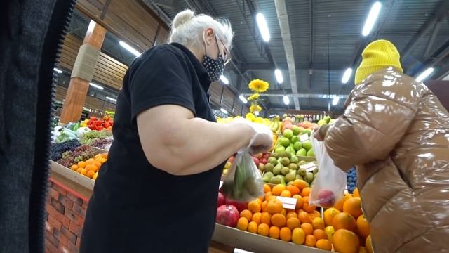 Влог Закупка продуктов на Рынке покупаем фрукты и овощи смотреть онлайн