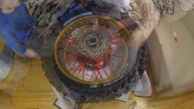 Как разукрасить резину мотоцикла или автомобиля  маркерами Sharpie