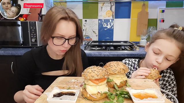 Мукбанг/Гамбургеры домашние🍔 сочные/Я расстроена 😭 смотреть онлайн