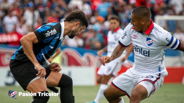 Liverpool 1 - Nacional 1 (Relato de Javier Moreira y Comentario de Julio Cifuentes) смотреть онлайн