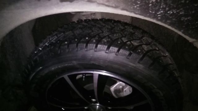 Lada Vesta SW - Как смотрятся зимние колеса 15 дюймов с резиной 185/65 R15 BFGoodrich G-Force Stud?