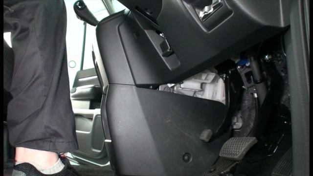 18. Снятие подрулевого пластика Honda Stepwgn RP