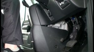 18. Снятие подрулевого пластика Honda Stepwgn RP