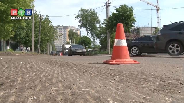 На Ярославской и Жарова уложат особый асфальтобетон смотреть онлайн