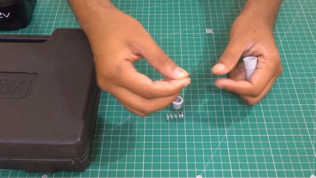 How to use a Screw Finder - Black & Decker смотреть онлайн