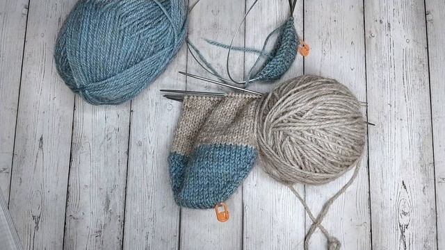 Рандомное вязание/ Начинаю новые процессы/ #вязаниеспицами смотреть онлайн