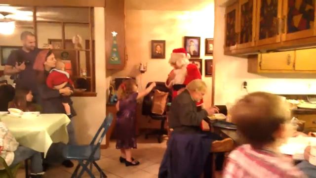 Here's Santa.. sort of;) смотреть онлайн