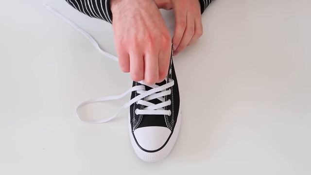 HOW TO LACE CONVERSE (BEST WAY!) смотреть онлайн