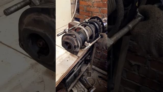 Замена аммортизатора Ниссан Х-Трайл Т-31 смотреть онлайн