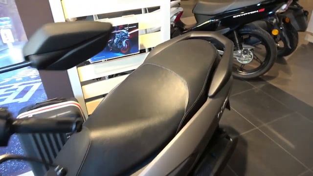 The YAMAHA N MAX 155cc scooter for 2020 walkaround смотреть онлайн