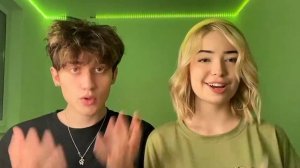 У тебя же лапки постарайся, твоя ж*па не мешает целоваться, хочешь одевайся раздевайся[TikTok dance