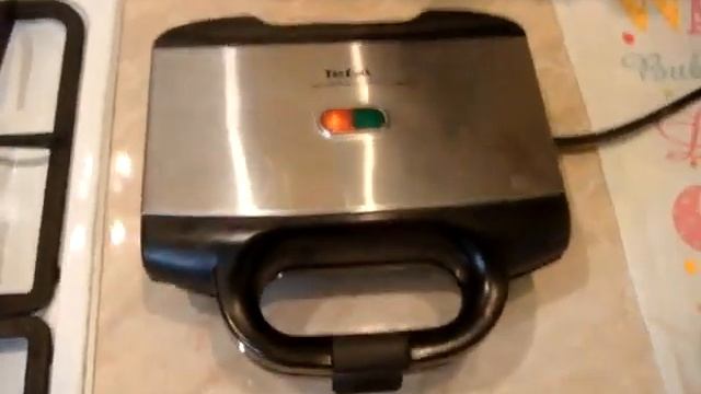 Бутерброды в бутерброднице - Вкусный рецепт с сыром и ветчиной: Праздничные рецепты смотреть онлайн