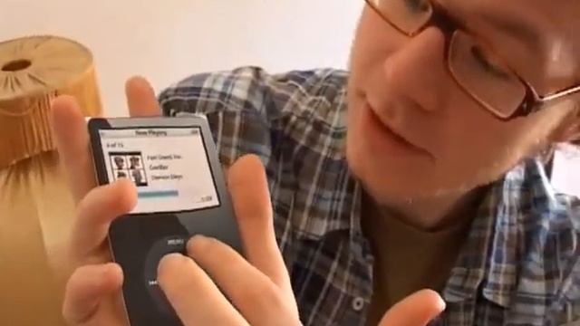 Samsung F300 vs iPod 01 смотреть онлайн