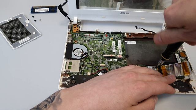 Разборка нетбука ASUS Eee PC X101H смотреть онлайн