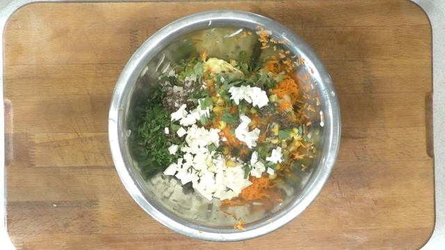 Овощные котлеты с кабачком, зеленью, кукурузой и фетой смотреть онлайн