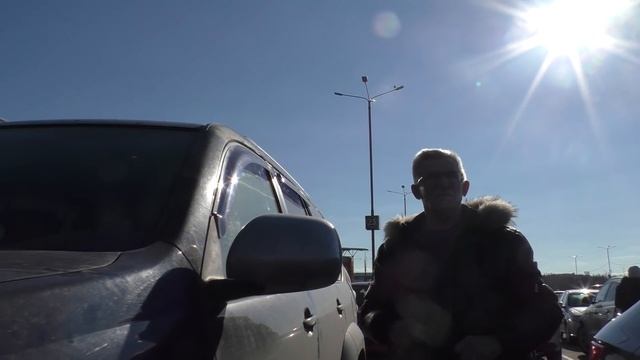 Сотрудники полиции на парковке для инвалидов. смотреть онлайн