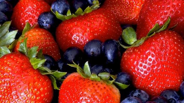 Интересные факты о клубники, чем полезна клубника смотреть онлайн