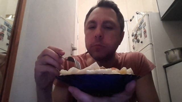 MUKBANG. КУШАЮ КОТЛЕТЫ С МАКАРОНАМИ И КЕТЧУПОМ И ПЬЮ КЕФИР
