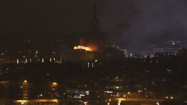 ВДНХ ПОЖАР | Загорелся Центральный Павильон смотреть онлайн