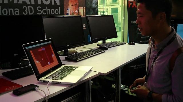 Playing Soccertron смотреть онлайн