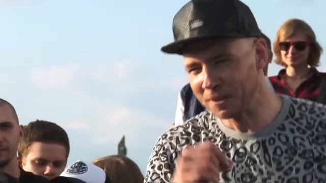 ДЕВУШКА НА ВЕРСУС БАТТЛЕ смотреть онлайн