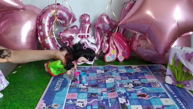 Кукольный театр. Приключения Карины и Кристины "Игра с сюрпризом" смотреть онлайн