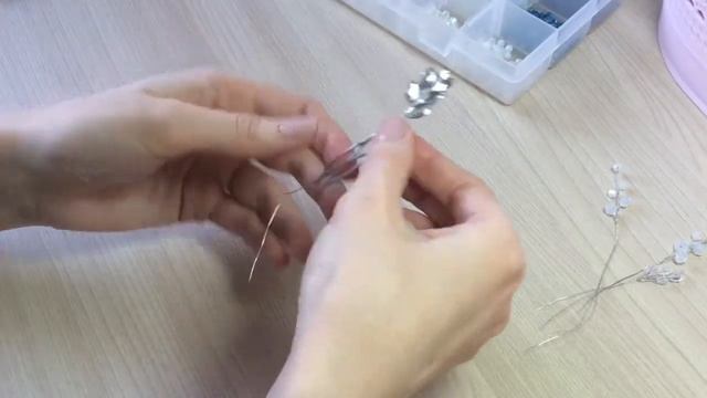 DIY: Украшение для волос из бусин и проволоки. Гребень для прически смотреть онлайн