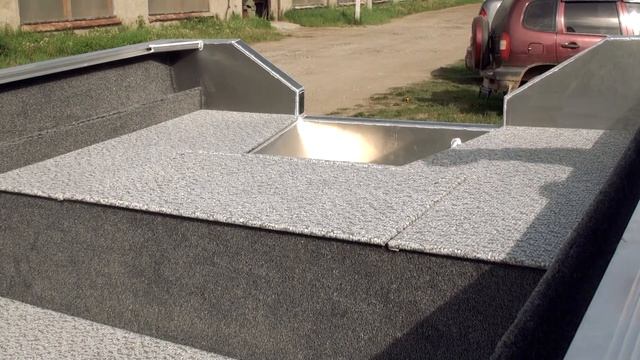 Лодка Бестер-400 в румпельном исполнении. Обзор компоновки кокпита. смотреть онлайн