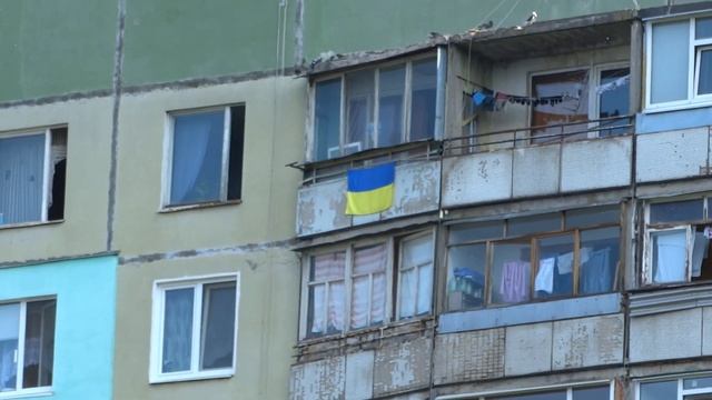 Флаг Украины в окнах харьковских высоток 27.05.14. смотреть онлайн