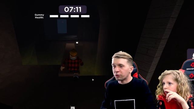 НАПАДЕНИЕ ЖЕЛЕЙНОГО МЕДВЕДЯ в ROBLOX Часть #1 Выбираемся из Дома Медведя с Миланой смотреть онлайн