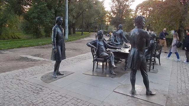 Памятник 8 знаменитым зодчим Санкт-Петербурга в Александровском парке... смотреть онлайн