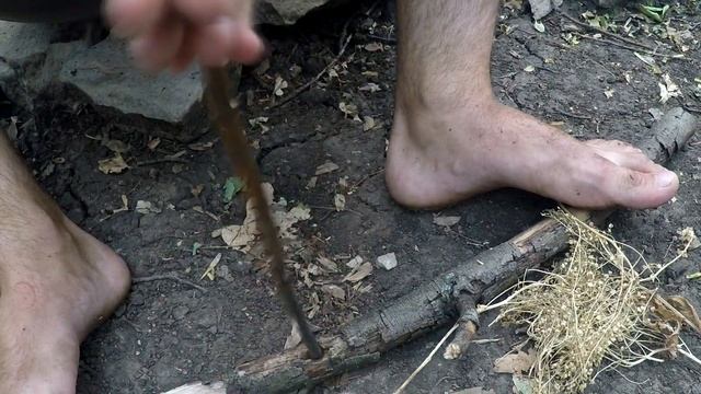 КАК ДОБЫТЬ ОГОНЬ в ВЫЖИВАНИИ. учусь добывать огонь трением смотреть онлайн