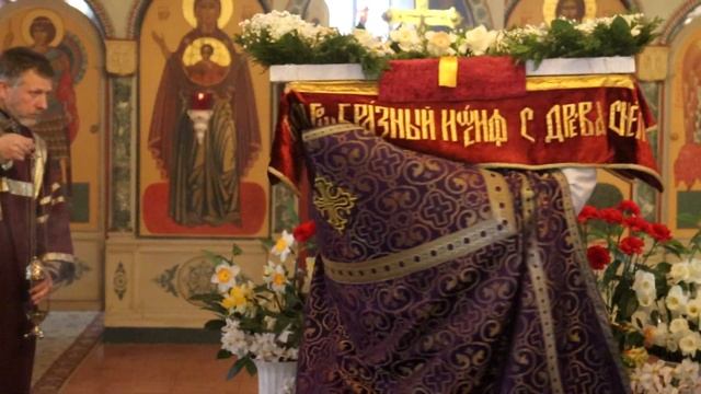 Страстная пятница вынос Плащаницы в Храме смотреть онлайн