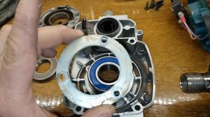 Замена подшипника MAKITA RP1800FX, RP1801FX, RP2300FCX, RP2301FCX