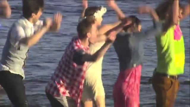 Выпускники из Петербурга устроили танцы на воде смотреть онлайн