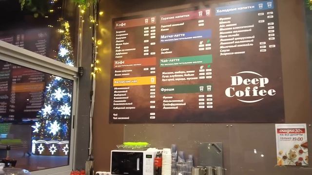 19 12 22г. Алушта зажигает НОВОГОДНИЕ огни/ЁЛКИ?пл. Советская-на Центральной/Скоро НГ2023/Обзор/Кры смотреть онлайн