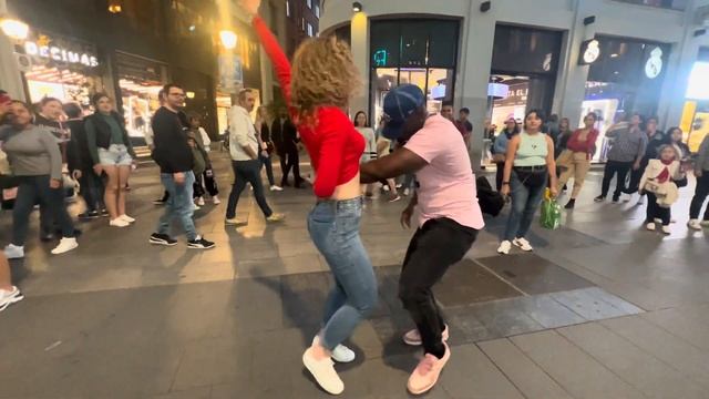 POLACA bailando SALSA y BACHATA DOMINICANA смотреть онлайн