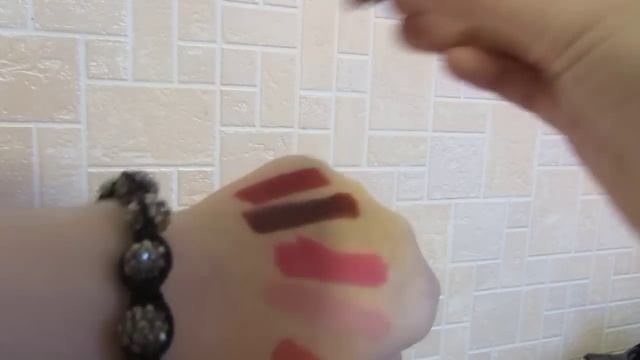 свотчи помад Совершенство и Матовый цвет, два пробника кремов Avon смотреть онлайн