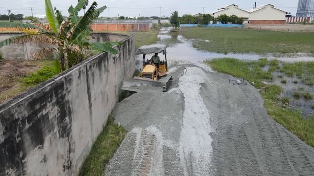 Best Activities Build New Foundation Road by Crushed Stone with Operator Bulldozer Spreading Gravel смотреть онлайн