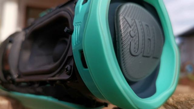 JBL CHARGE 4 TL INSANE WAVES смотреть онлайн