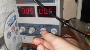 Настройка точного значения тока на лабораторном блоке питания.