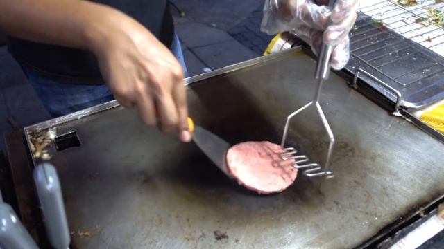 ???? Famous Ramly Burger Malaysia Best Street Food смотреть онлайн